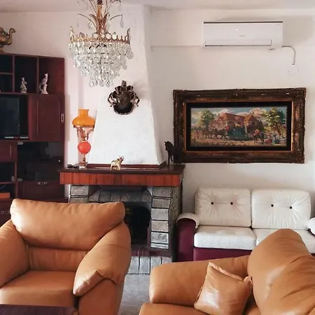 Jeni Guest house *